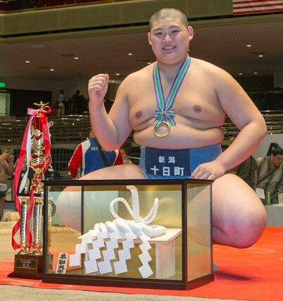 白鵬杯の個人中学生の部で優勝した大の里=2016年1月