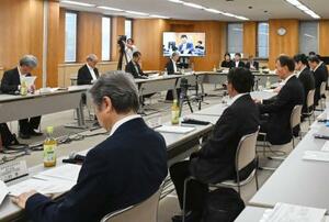 静岡県庁で開かれたリニアの環境保全策を確認する国交省の有識者会議=15日午後