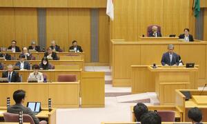 中原八一市長不在の中、閉会した新潟市議会の9月定例会=10月7日、新潟市議会