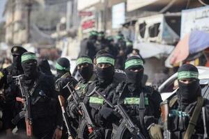 イスラム組織ハマスの戦闘員ら=昨年2月、パレスチナ自治区ガザ(ゲッティ=共同)