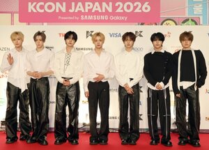 『KCON JAPAN 2026』Day2レッドカーペットに登場したALPHA DRIVE ONE（左から）ジュンソ、アルノ、リオ、サンウォン、アンシン、シンロン、サンヒョン（C）ORICON NewS inc.
