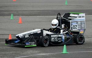 目玉種目「エンデュランス」に出走した神戸大のマシン=9月、愛知県常滑市