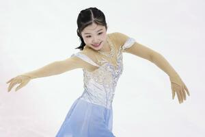 全国高校選手権の女子フリーで演技する中井亜美=1月、コーセー新横浜スケートセンター