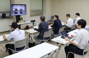 新潟医療圏の一般病床削減について協議した地域医療構想調整会議=29日、県庁