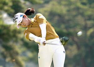 最終日、通算14アンダーで優勝した柏原明日架=軽井沢72