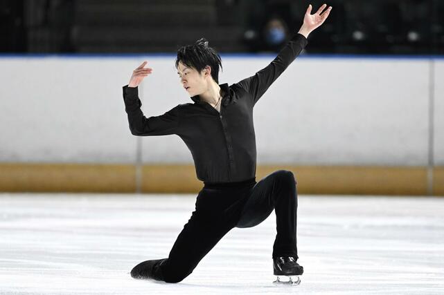 成年男子SP 演技する愛知・山本草太=フラット八戸