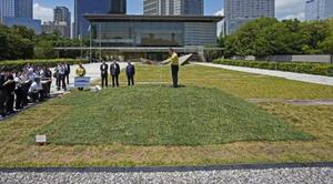 　福島第１原発事故に伴う除染土を再利用し、造成された首相官邸の前庭＝２０２５年７月