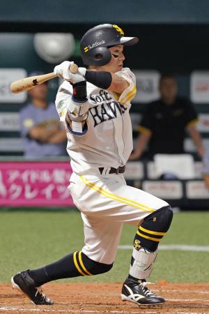 7回ソフトバンク2死二塁、牧原大が右前に決勝打を放つ=みずほペイペイドーム