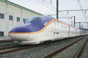 東北・山形新幹線の新型車両「E8系」=2023年2月、宮城県利府町
