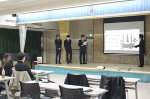 大学生が身近な課題を取り上げ、政策を提案したコンテスト=新潟市西区内野町