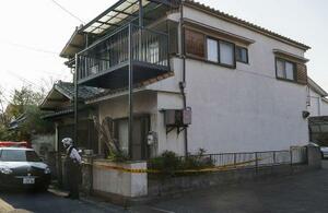 　男性の遺体が見つかった大阪市西淀川区の住宅＝１９日（表札を画像加工しています）