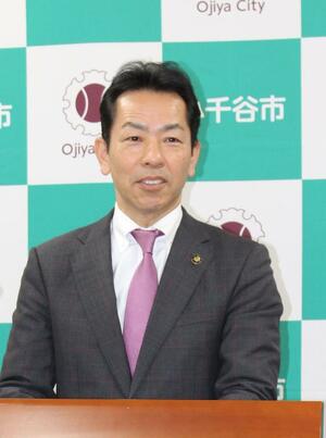 定例会見で就任からの2年を振り返る宮崎悦男市長=小千谷市役所