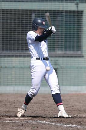 高田北城－関根学園　４回高田北城１死満塁、竹田潤也の適時内野安打で１－０＝２日、柏崎市佐藤池球場