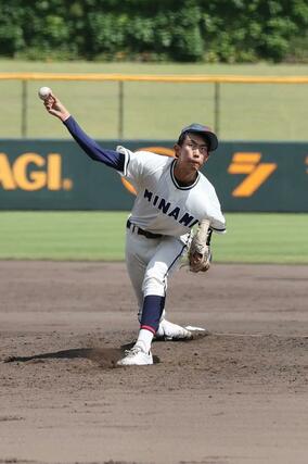 新潟南－万代　継投した新潟南の星野良太＝三条市パールスタ