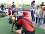 スポーツ体験キャラバンでラグビーを楽しむ子どもたち=4日、新潟市中央区清五郎