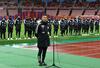 最終戦セレモニーであいさつする新潟の松橋力蔵監督=ビッグスワン