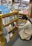 五泉市立図書館の特設コーナー＝五泉市郷屋川１