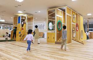 本格オープンした子どもの屋内遊び場「キッズマジック」=4月1日、柏崎市東本町1