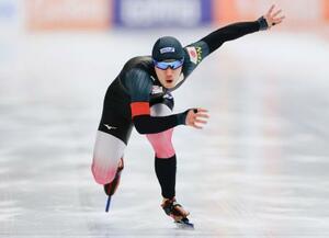 　男子５００メートル　滑走する倉坪克拓＝インツェル（共同）