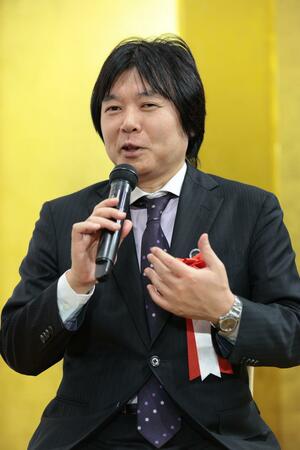 トークショーで話す藤井猛九段=2月28日、新潟市中央区の新潟グランドホテル