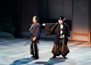 右が長谷川平蔵役の松本幸四郎((C)松竹)