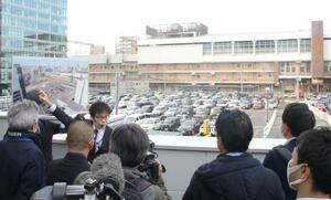 バスタ新潟（仮称）の建設予定地を視察した説明会＝新潟市中央区