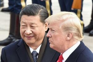 2017年11月、訪中したトランプ米大統領(右)と中国の習近平国家主席=北京の人民大会堂(共同)
