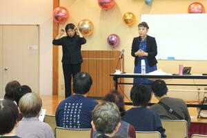 コミュニケーションの取り方を工夫することが大切だと訴える中野佐世子さん=小千谷市桜町