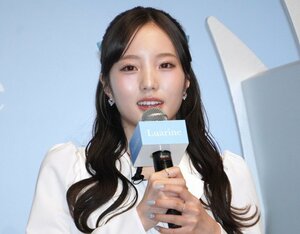 高校卒業の紗来を祝福した本田真凜 (C)ORICON NewS inc.