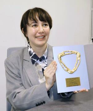 拉致問題を広く伝えていく決意を語ったエフエムラジオ新潟の鎌田アレクシッチさやかさん=新潟市中央区