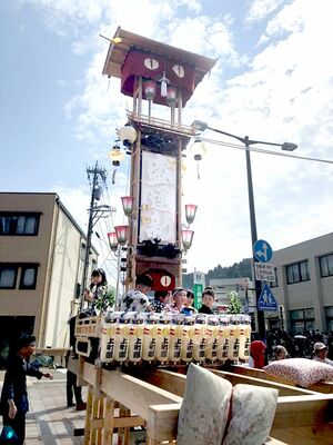 能登地方の各地の祭りで担がれる巨大灯籠「キリコ」(金子和文さん提供)