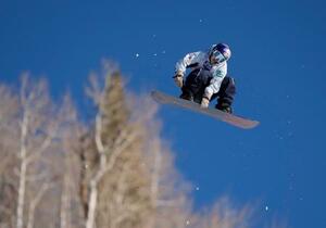 男子ビッグエア決勝 ジャンプする荻原大翔=スティームボートスプリングズ(共同)