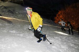 夜のゲレンデを駆け上がった八海山スカイスノー=南魚沼市