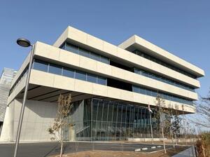 　小林製薬の新拠点「彩都ものづくりラボ」＝５日午後、大阪府箕面市