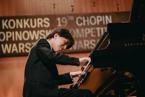 第19回ショパン国際ピアノ・コンクールの2次予選で演奏する牛田智大さん=12日、ワルシャワ((C)W.Grzedzinski/NIFC提供・共同)