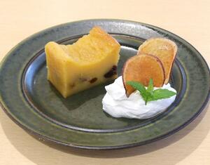 秋の新作スイーツ「新潟県産紅はるかの濃厚蜜芋テリーヌ」=三条市西本成寺2の「ON THE UMAMI TSUBAME SANJO PORT」