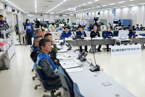 防災訓練が行われた石川県志賀町のオフサイトセンター=24日午前