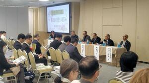 金の道の沿線地域の連携や活性化策を探ったフォーラム＝１月３１日、東京・大手町