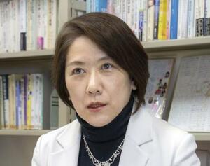 　インタビューに答える社会学者の佐藤文香さん