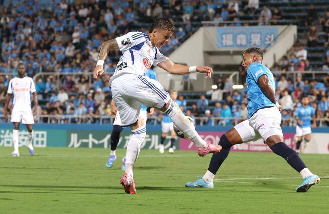 後半、決定機を迎えるもしっかりとミートできず惜しくもゴールを奪えなかったマテウス・モラエス＝９月２０日　横浜市のニッパツ三ツ沢球技場