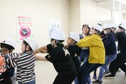 燕市VS三条市…プライドを懸けた綱引き大会、今年も　ＪＲ燕三条駅で市民らが激闘！勝ったのは？
