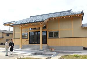 新しく建て替えられた善了寺の本堂=新潟市南区西白根