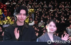 映画『ゴールデンカムイ 網走監獄襲撃編』公開記念舞台あいさつin大阪に登壇した（左から）山崎賢人、山田杏奈 （C）ORICON NewS inc.