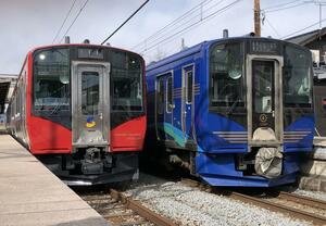 「開業10周年記念号」で使用される、しなの鉄道の車両(同社提供)