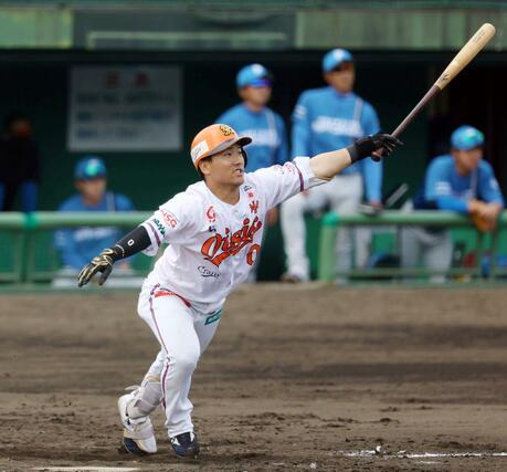 ４回オイシックス１死満塁、高義博（０）の犠飛で４－０＝長岡市悠久山