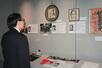 　憲政記念館で開かれている、女性政治家の経歴や選挙グッズを紹介する企画展＝４月、東京・永田町