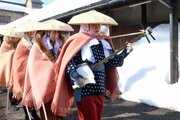 雁木の街に響く瞽女唄伸びやかに…上越市高田地区で後継者ら「門付け」再現　ＮＰＯ法人主催