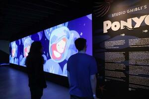 12日、米ロサンゼルスのアカデミー映画博物館で報道公開された「崖の上のポニョ」の展示会(共同)