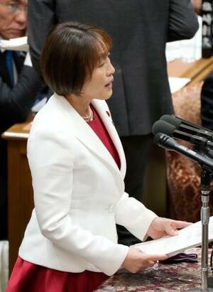 衆院予算委で質問する田村智子氏(共産党)