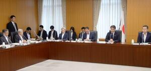 　文科省で開かれた火山調査研究推進本部会議＝２９日午後